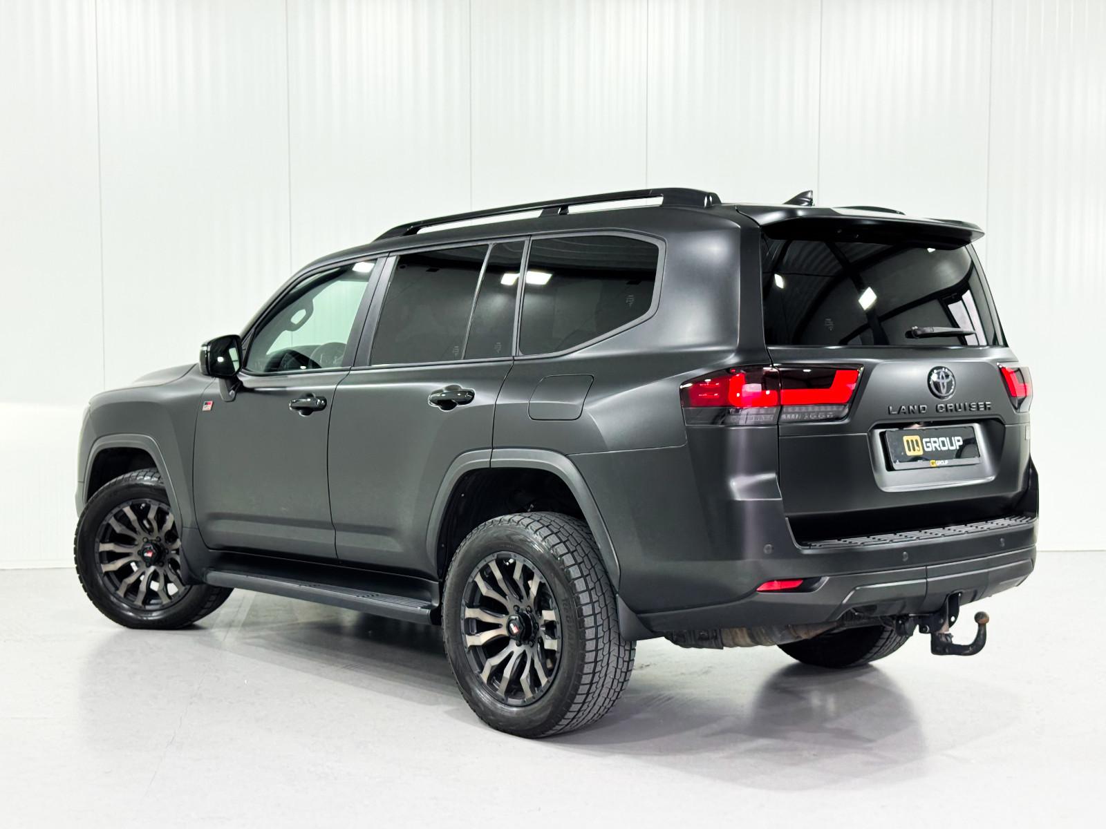 Toyota Land Cruiser J300 GR