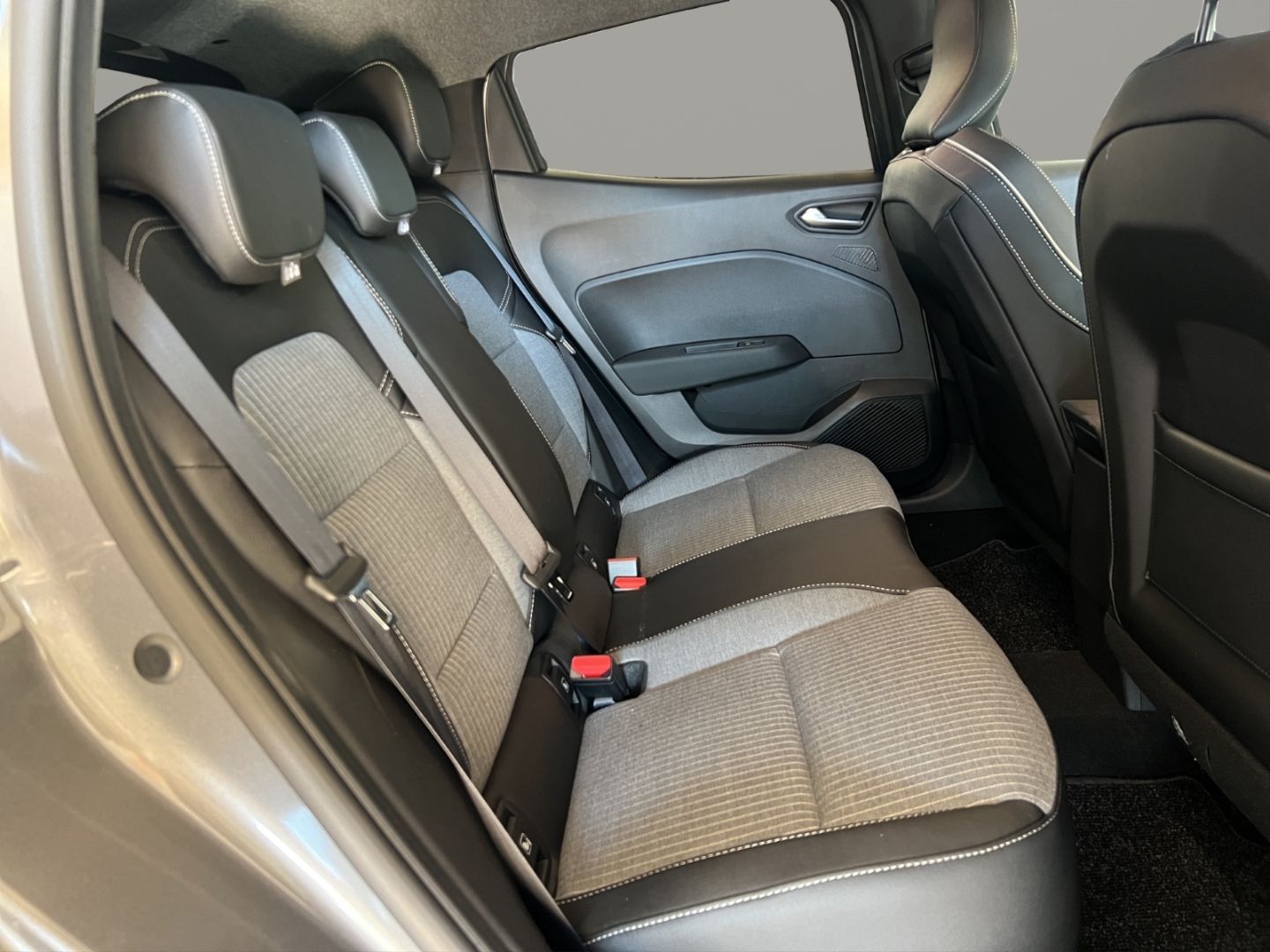 Fahrzeugabbildung Renault Clio Techno 1.0 TCe 90 6E Navi Digitales Cockpit