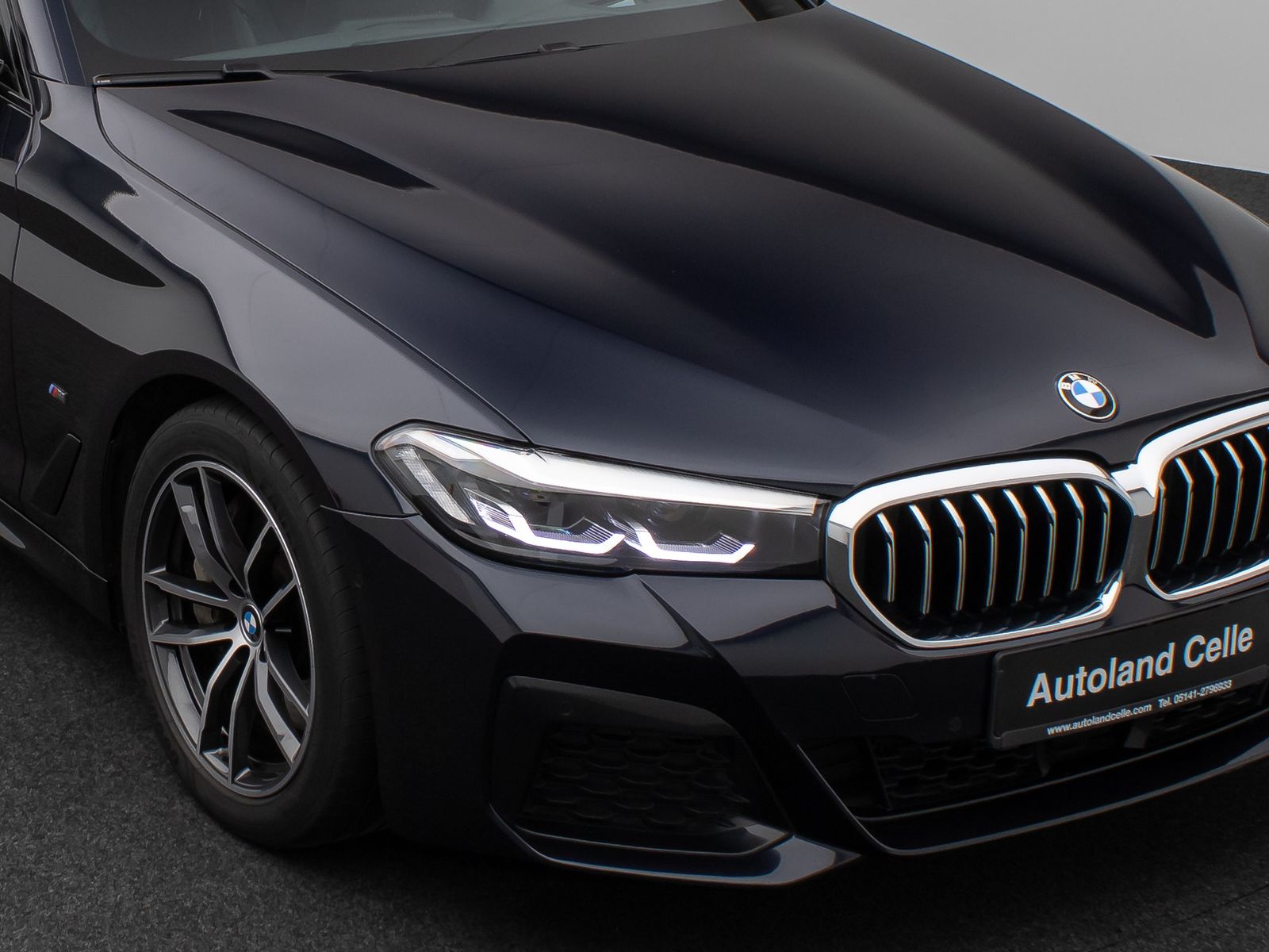 Fahrzeugabbildung BMW 530d xD M Sport Panorama Kamera HUD HiFi Komfort