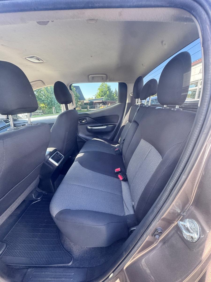 Mitsubishi L200 Intro Edition Doppelkabine 4WD Automatik