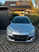 Renault Megane Coupé Dynamique 1.6 16V 110 Dynamique - Renault Megane mit Benzin-Antrieb: Sportwagen, 1.6