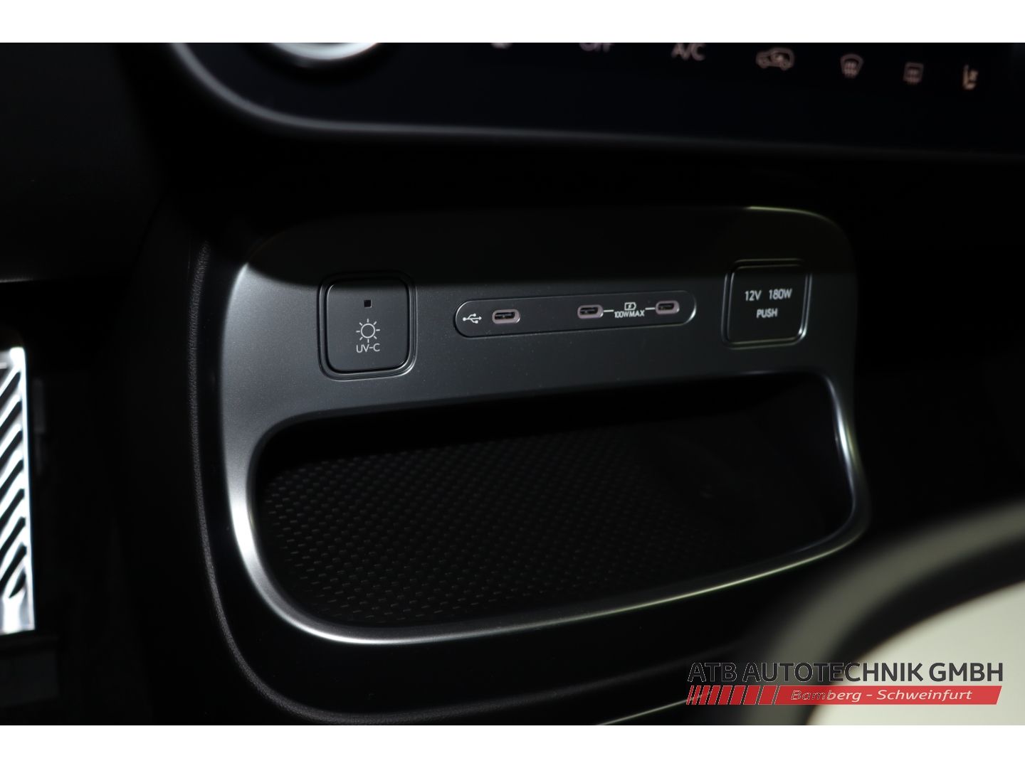 Fahrzeugabbildung Hyundai IONIQ 9 7-Sitzer MY26 110 kWh 307 PS 4WD UNIQ