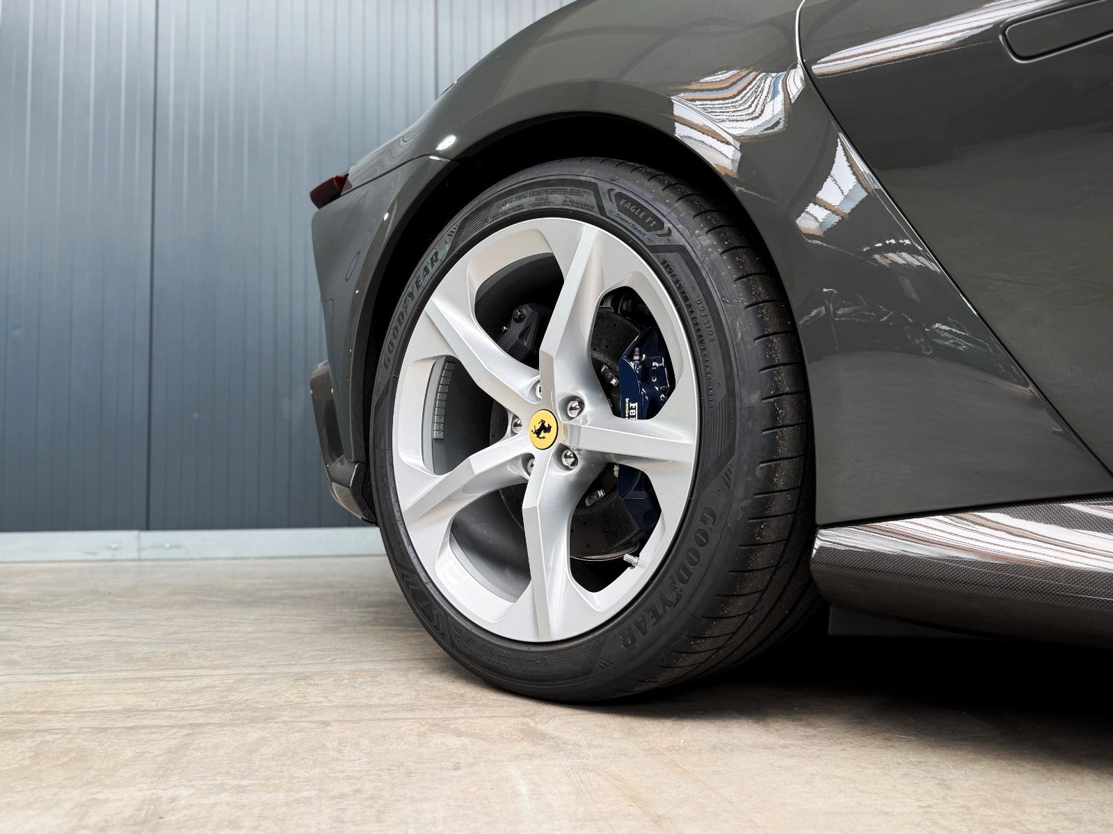 Fahrzeugabbildung Ferrari 12Cilindri + 1. Hand + 54 km + Carbon Exterieur