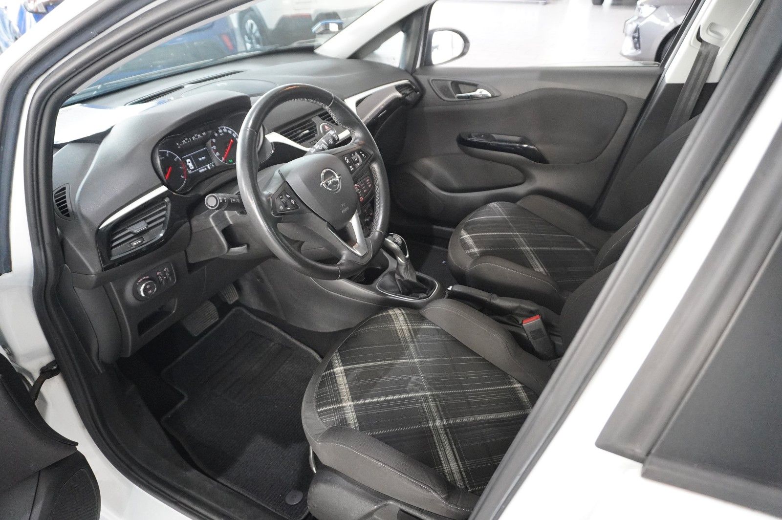 Fahrzeugabbildung Opel Corsa E 1.2 COLOR EDIT. AUTOM. LED/SHZ/SPORT/USB