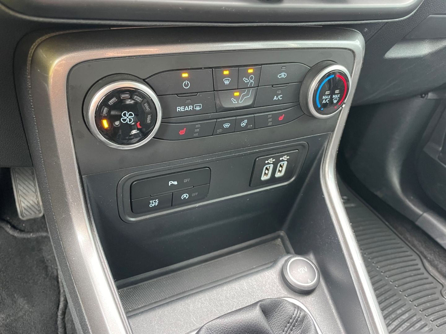 Fahrzeugabbildung Ford EcoSport C&C Klimaanlage Navi PDC SHZ heizb WSS