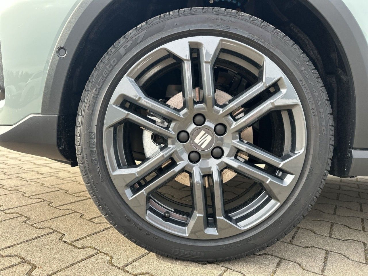 Fahrzeugabbildung SEAT Arona FR 1.0 TSI 85 kW - mit KI generiert/bearbeitet