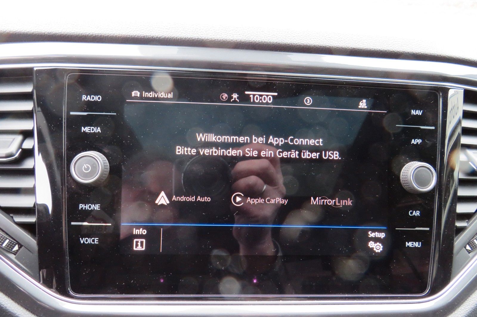 Fahrzeugabbildung Volkswagen T-Roc Sport R-LINE PANO 18`LED NAVI BEATS 1.HD