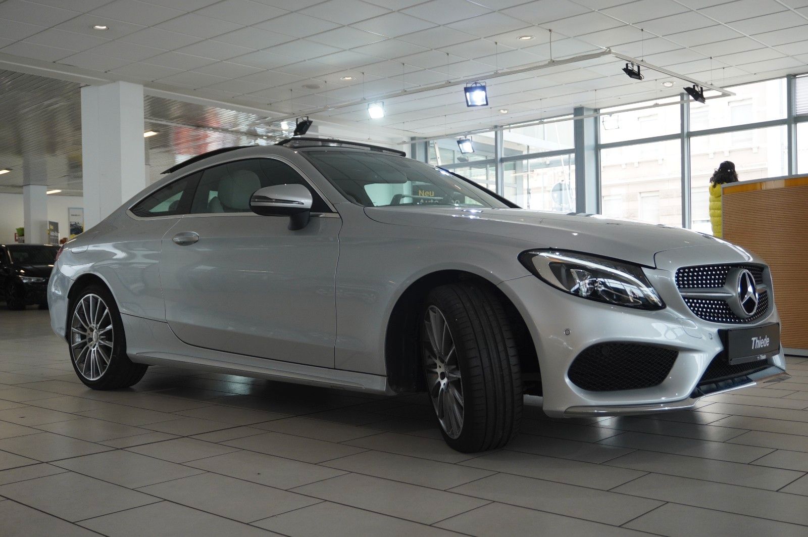 Fahrzeugabbildung Mercedes-Benz C 300 COUPE AMG LINE NAVI/LED/PANO./KAMERA/SPORT