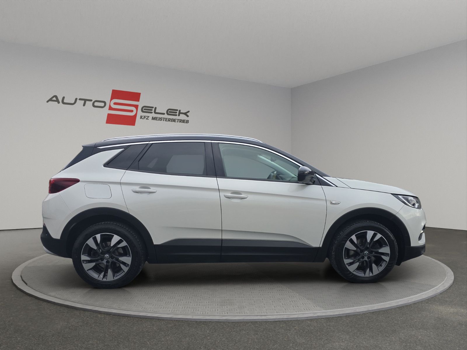 Fahrzeugabbildung Opel Grandland (X)Ultimate LEDER NAVI DAB  AHK 360