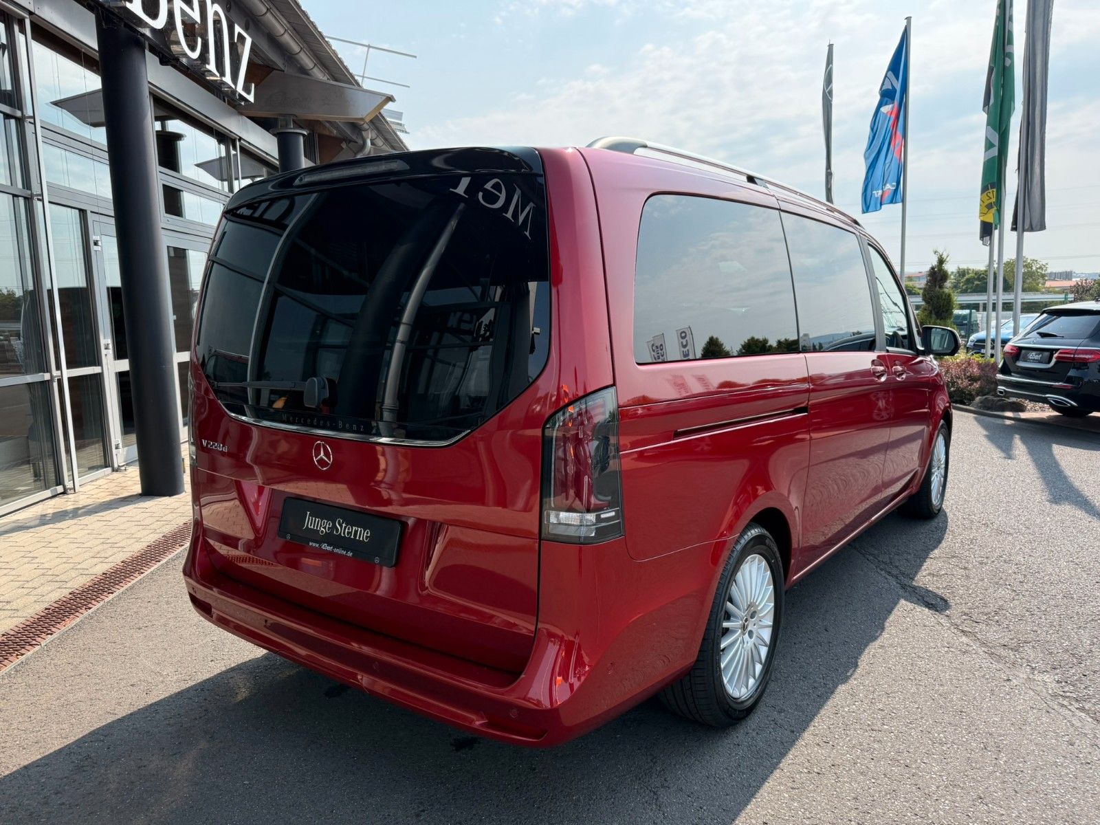 Fahrzeugabbildung Mercedes-Benz V 220 d STYLE AHK2,5to DISTRONIC LED elekt Türen