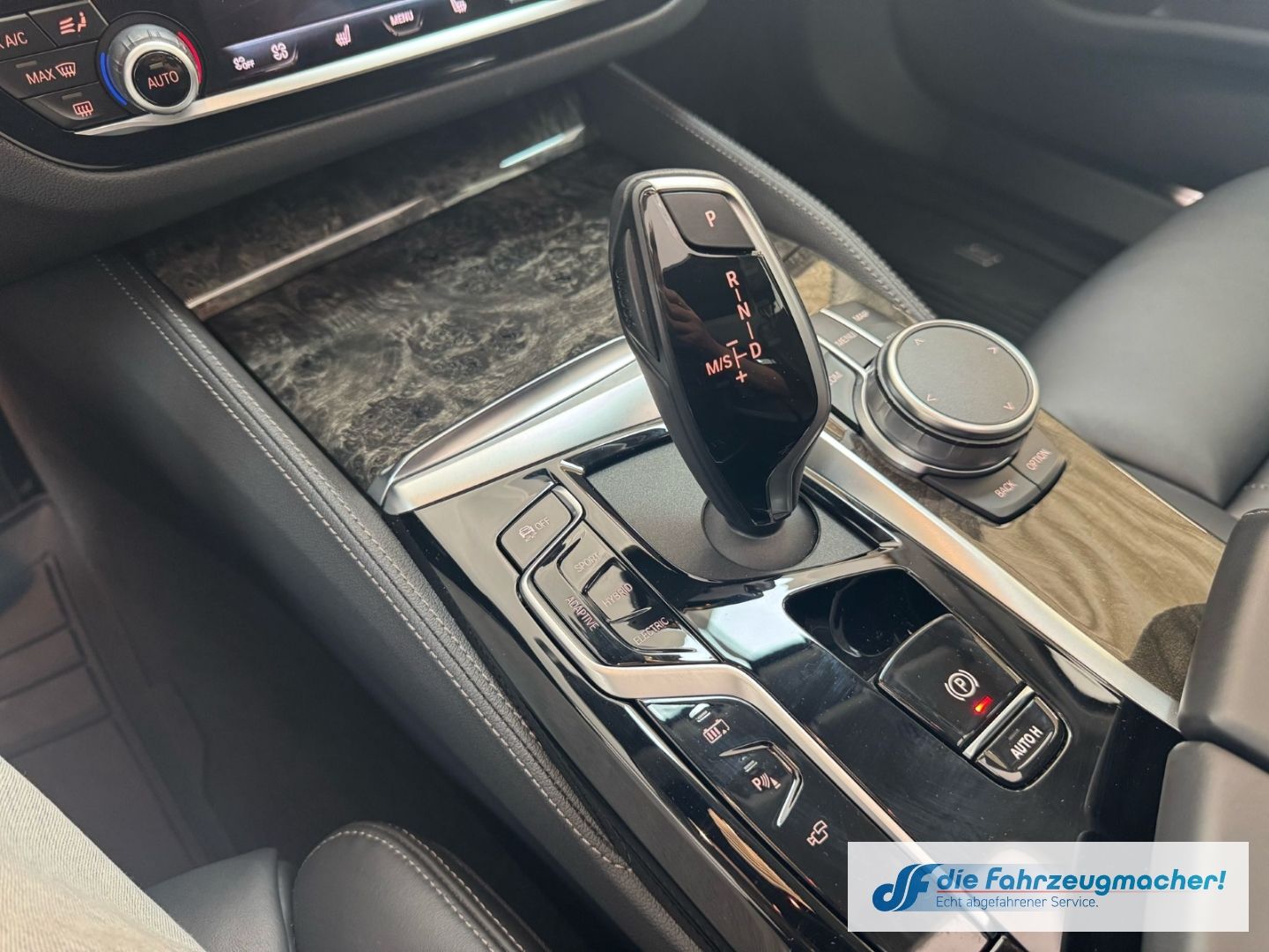 Fahrzeugabbildung BMW 530 e xDrive Luxury Line Touring HUD LuftF Pano