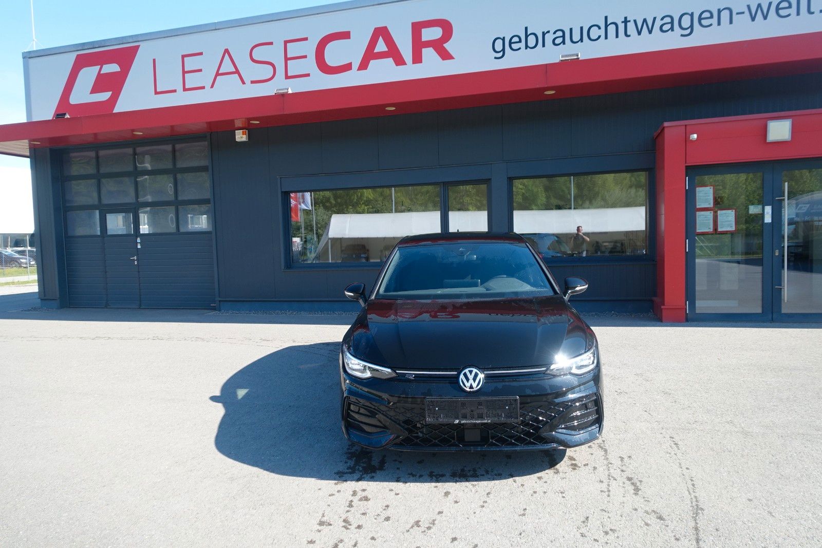 Volkswagen Golf VIII Lim. TSI 4M. R-Line EXP € 27990.-- imagem 2