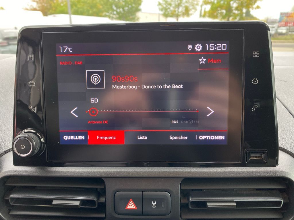 Fahrzeugabbildung Citroën Berlingo XL Benzin 110 FEEL *7-Sitzer*AZV*SHZ*