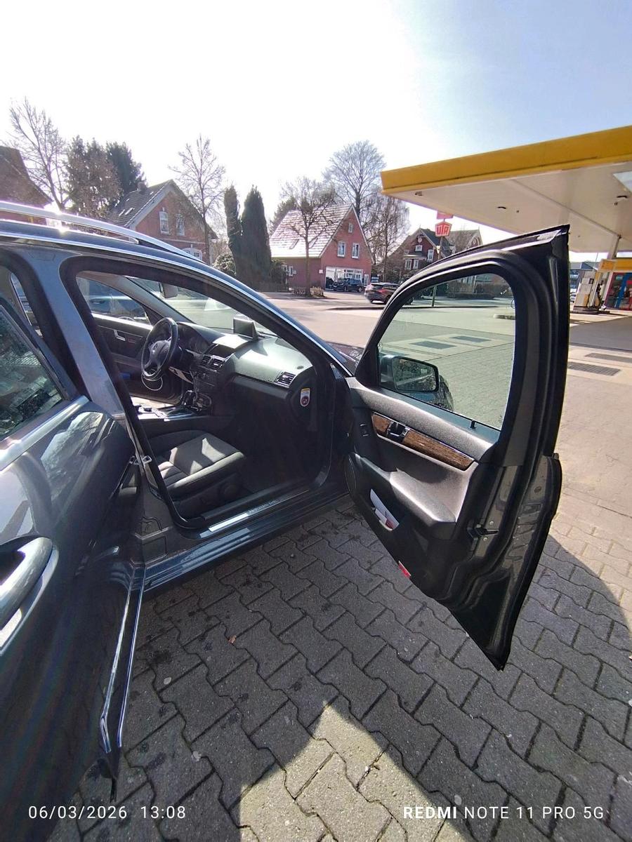 Mercedes-Benz C200 2009 — photo 14