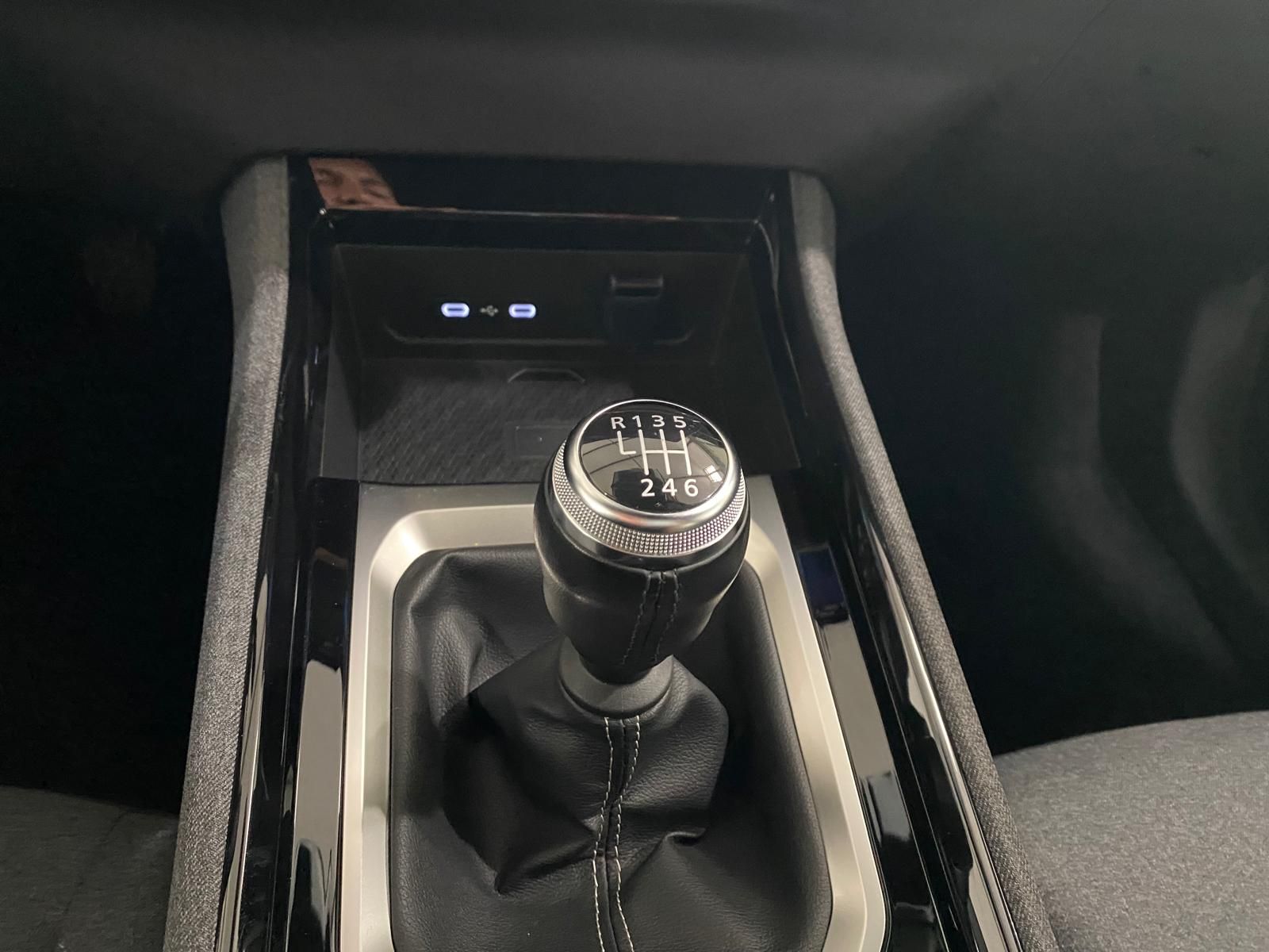 Fahrzeugabbildung Renault Austral Mild Hybrid 140 Sports Equilibre