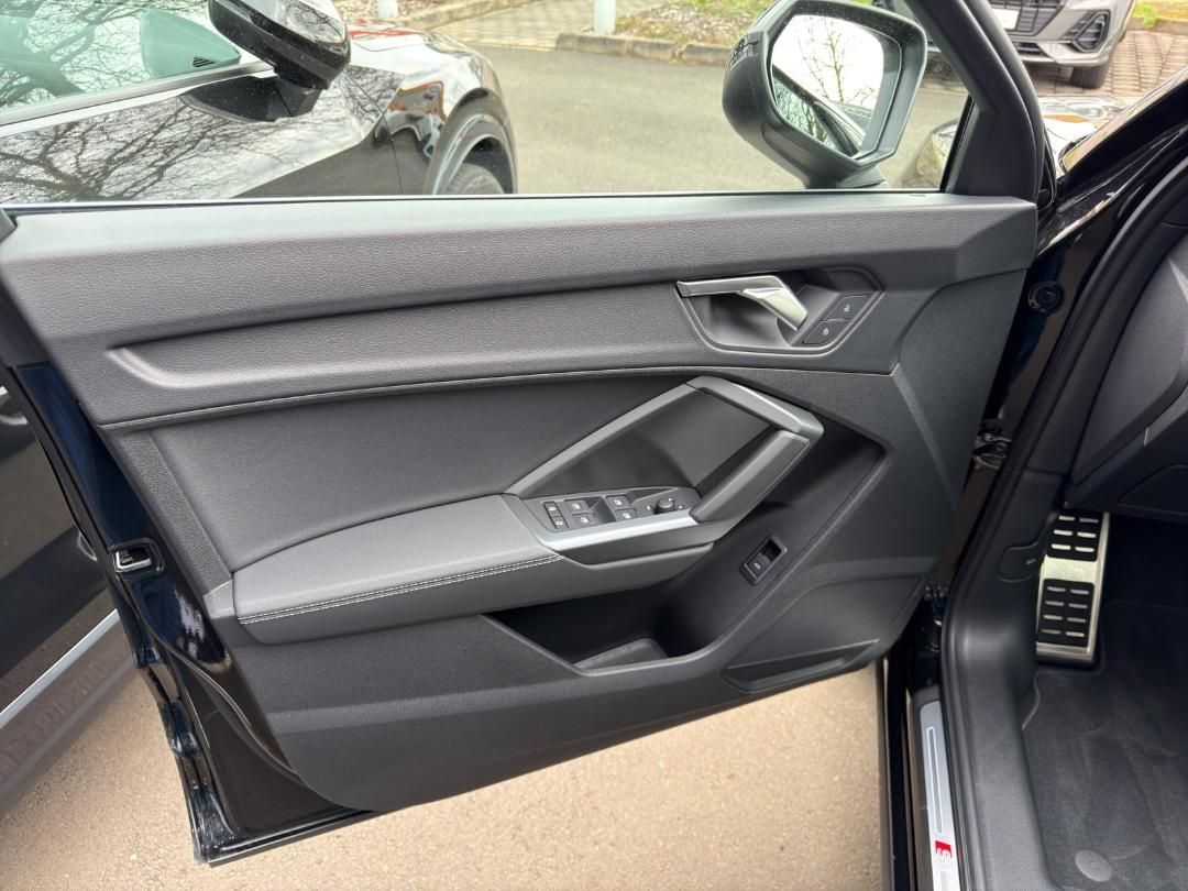 Fahrzeugabbildung Audi Q3 Sportback 35 1.5 TFSI Kamera,LED,Navi,SHZ,PDC