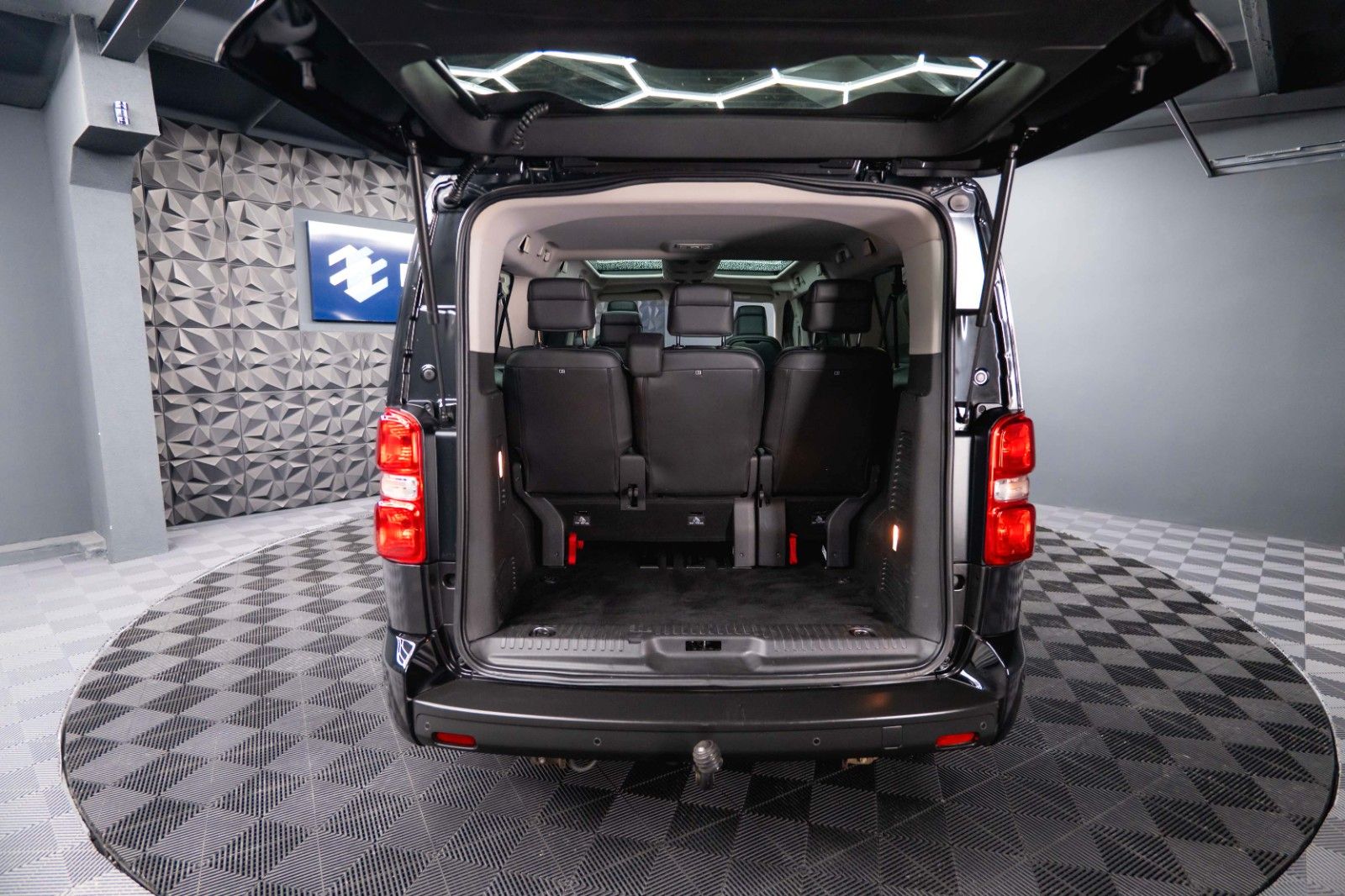 Fahrzeugabbildung Opel Zafira Life Innovation L3 Black Edition *Pano*