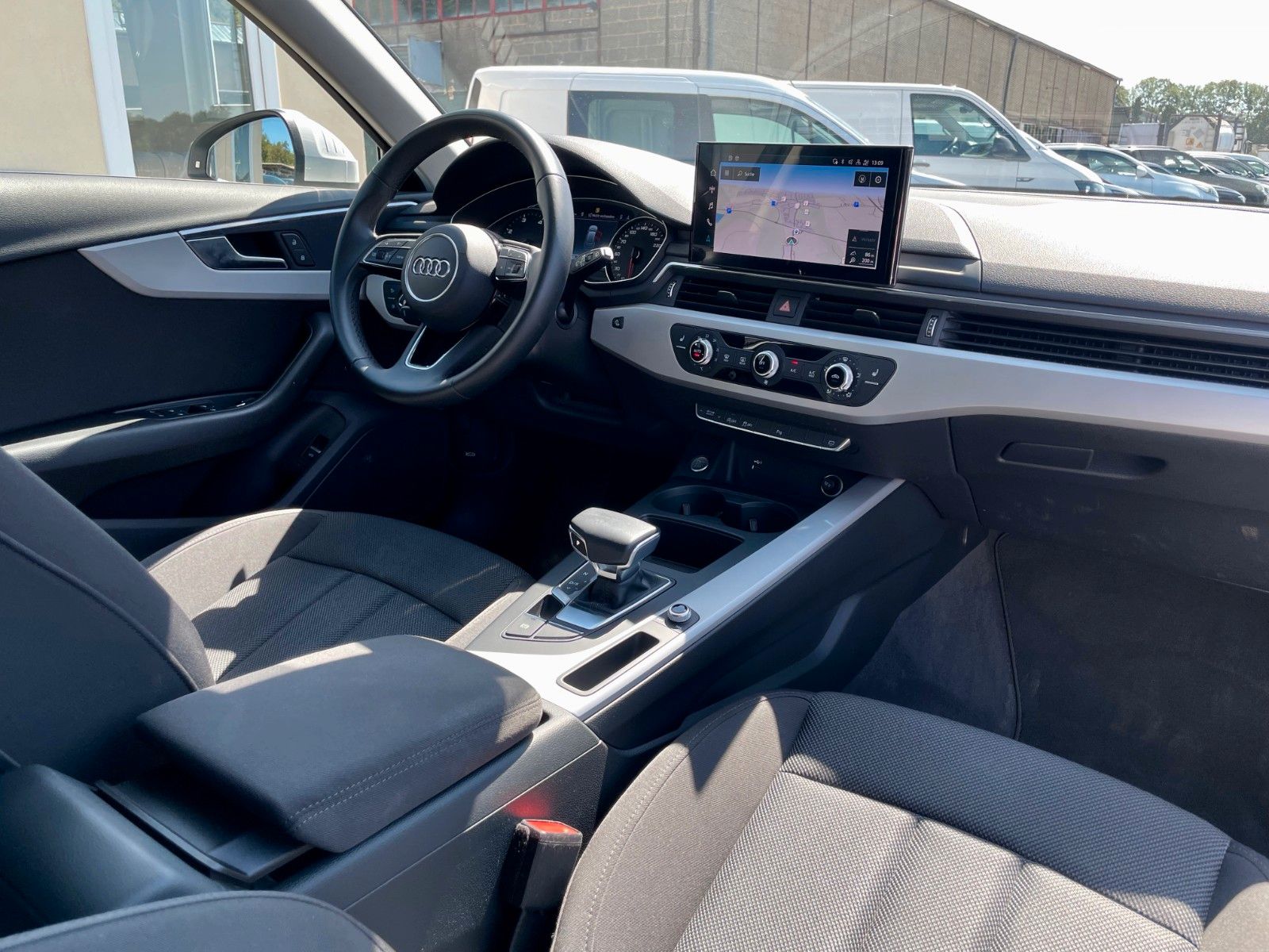 Fahrzeugabbildung Audi A4 Avant 35 TDI Aut. Navi LED AHK Kamera 1.HAND