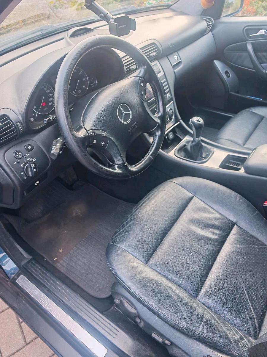 Mercedes-Benz C230 2004 — photo 9