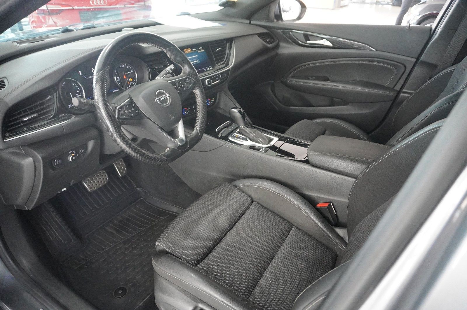 Fahrzeugabbildung Opel Insignia B ST 2.0D INNOV. NAVI/LED/KAMERA/SH/AHK