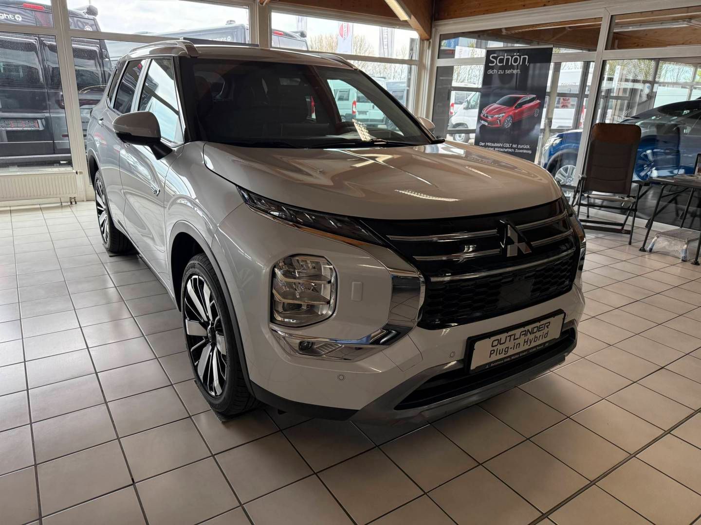 Fahrzeugabbildung Mitsubishi Outlander Plug-in Hybrid Intro Edition