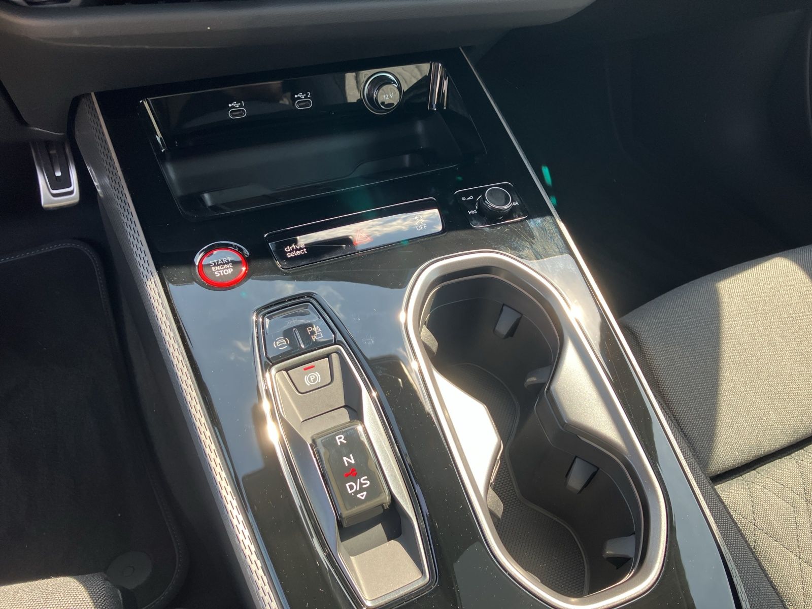 Fahrzeugabbildung Audi A6 Avant TDI edition one Q PANO MATRIX TECH PRO