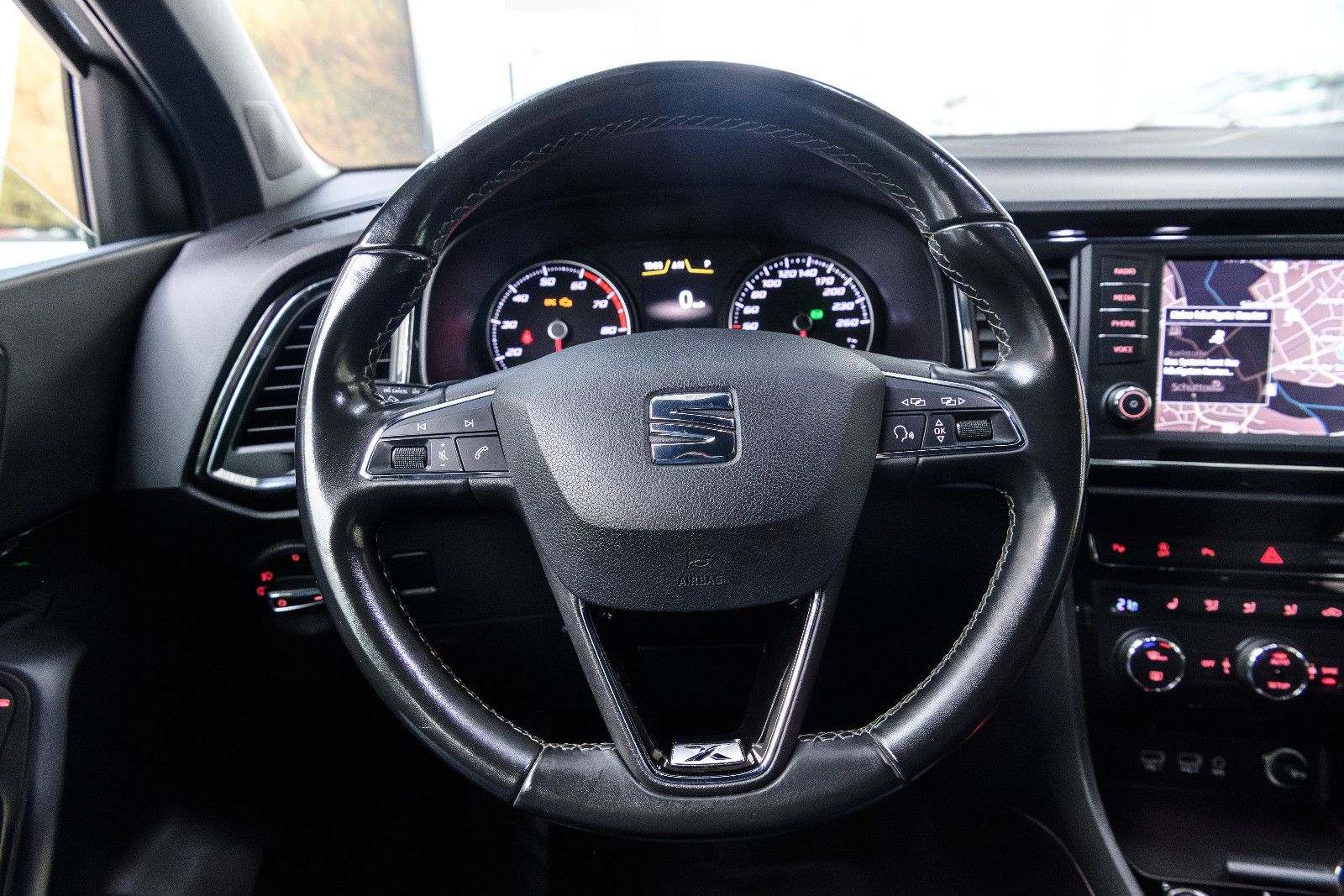 Fahrzeugabbildung SEAT Ateca Xcellence 4Drive +DSG+ Navi + AHK + Kamera