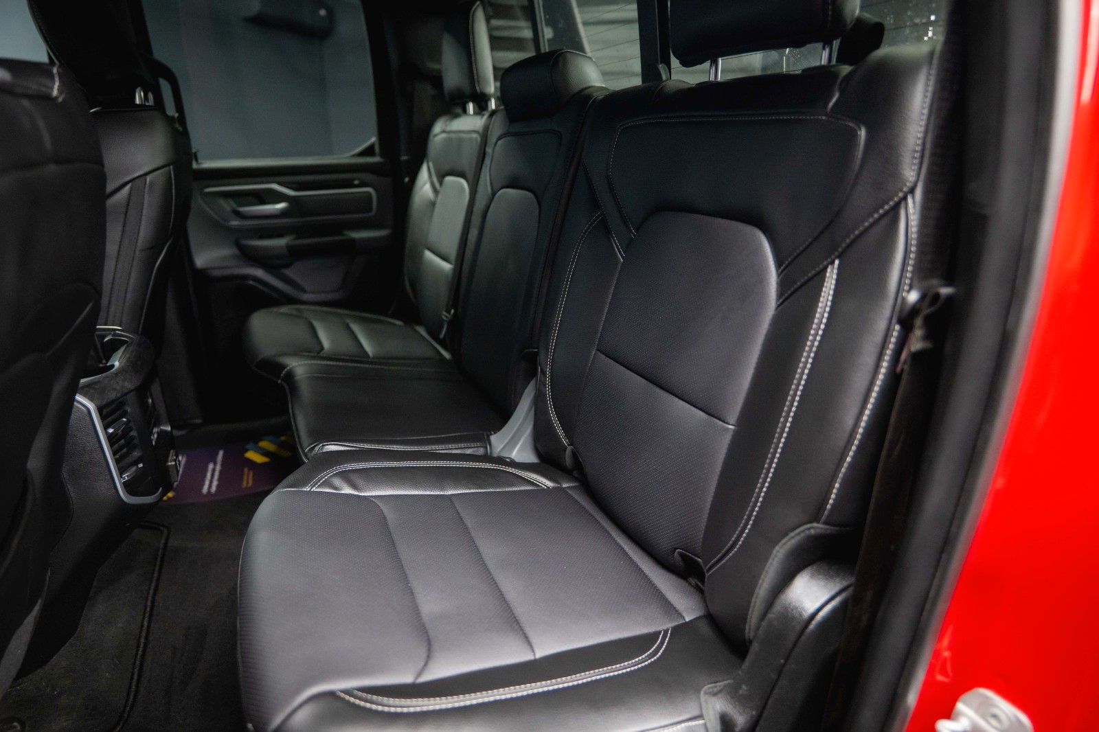 Fahrzeugabbildung Dodge RAM 5.7 V8 HEMI 4x4 OFFROAD Night-Paket *LED*19%