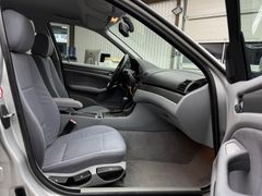 Fahrzeugabbildung BMW 318i Lim. / Automatik Klimaautomatik PDC