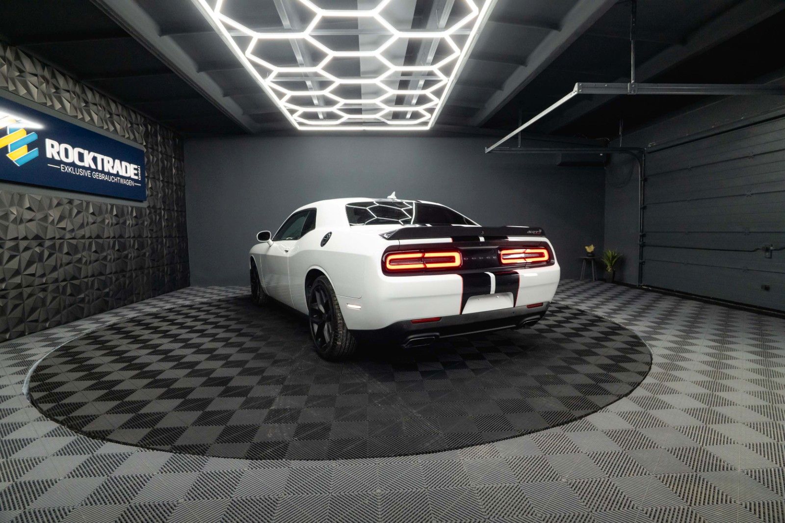 Fahrzeugabbildung Dodge Challenger 6.4 V8 SRT 392 R/T SCAT PACK LineLock