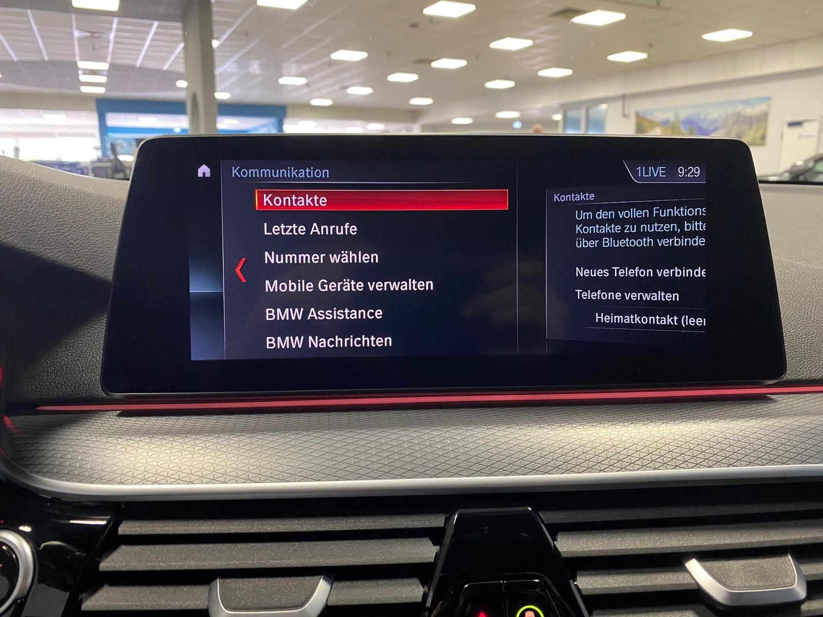 Fahrzeugabbildung BMW 530 3.0 24V 530 d xDrive M-Paket+Sport+LEDER+PDC