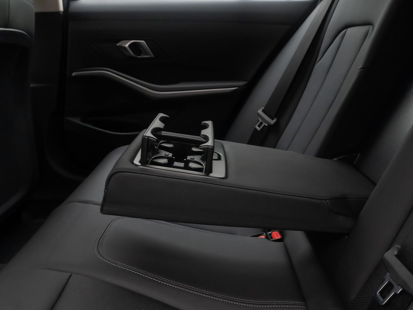 Fahrzeugabbildung BMW 320d DAB Leder Widscreen PDC Komfort Sport LED