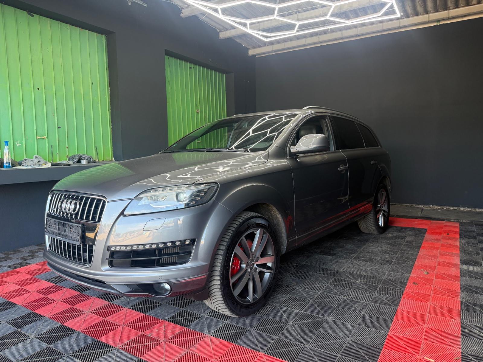 Audi Q7 3.0 TDI quattro *7 Sitzer*Panodach*AHK*Bose*