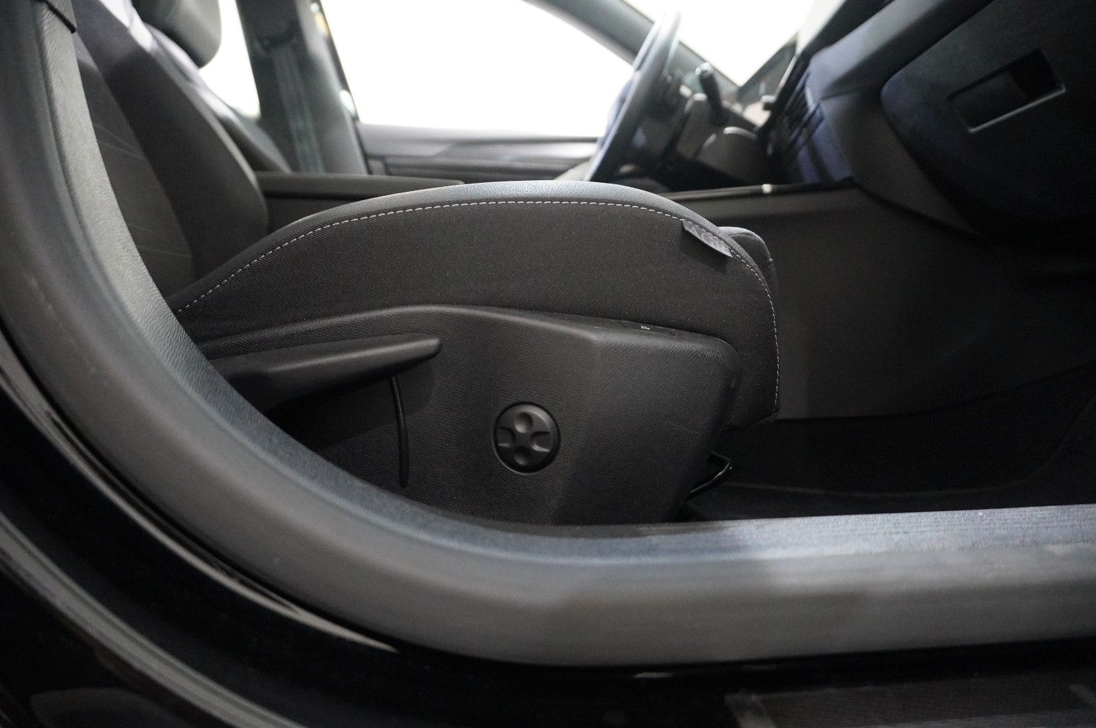 Fahrzeugabbildung Opel Astra L ST 1.2T ULTIMATE NAVI/LED/360°/VIRT/DAB+