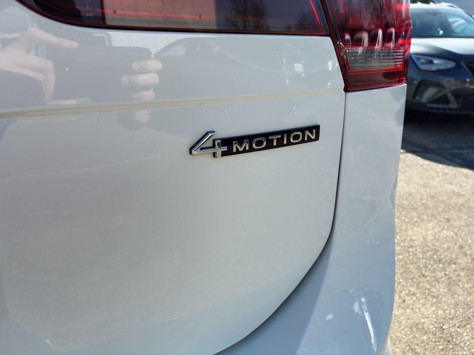 Fahrzeugabbildung Volkswagen Tiguan TDI R-Line DSG 4M Matrix Navi AID ACC RFK