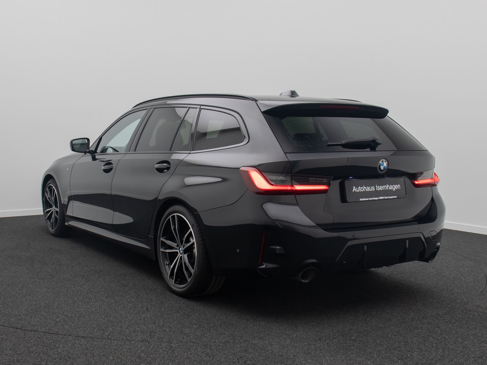 Fahrzeugabbildung BMW 330i M Sport HUD Panorama DAB HiFi AHK 19Zoll