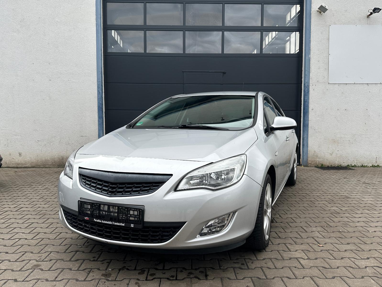 Opel Astra J Lim. 5-trg. Design Edition | Service neu