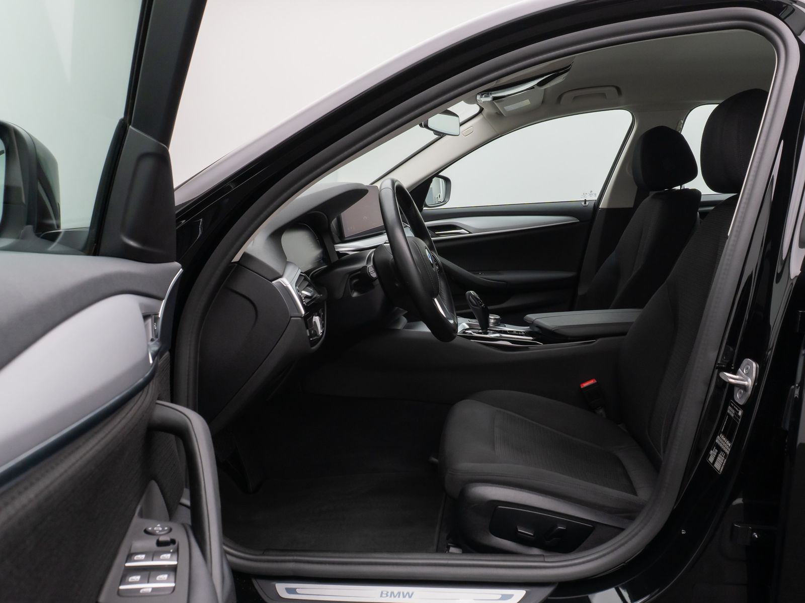 Fahrzeugabbildung BMW 530i Lim.DAB CockPitPro PDC Sitzhzg Alarm LED