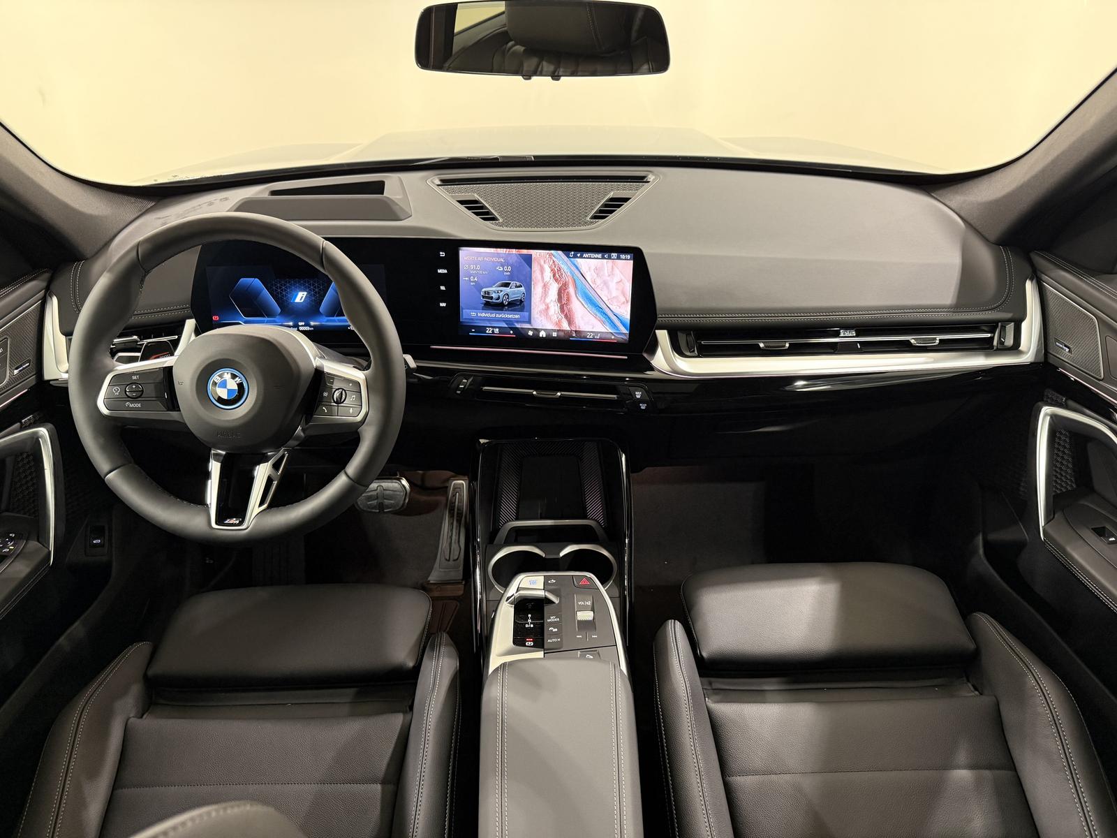 BMW iX1 xDrive30 M Sport Pro ACC 360 AHK HUD