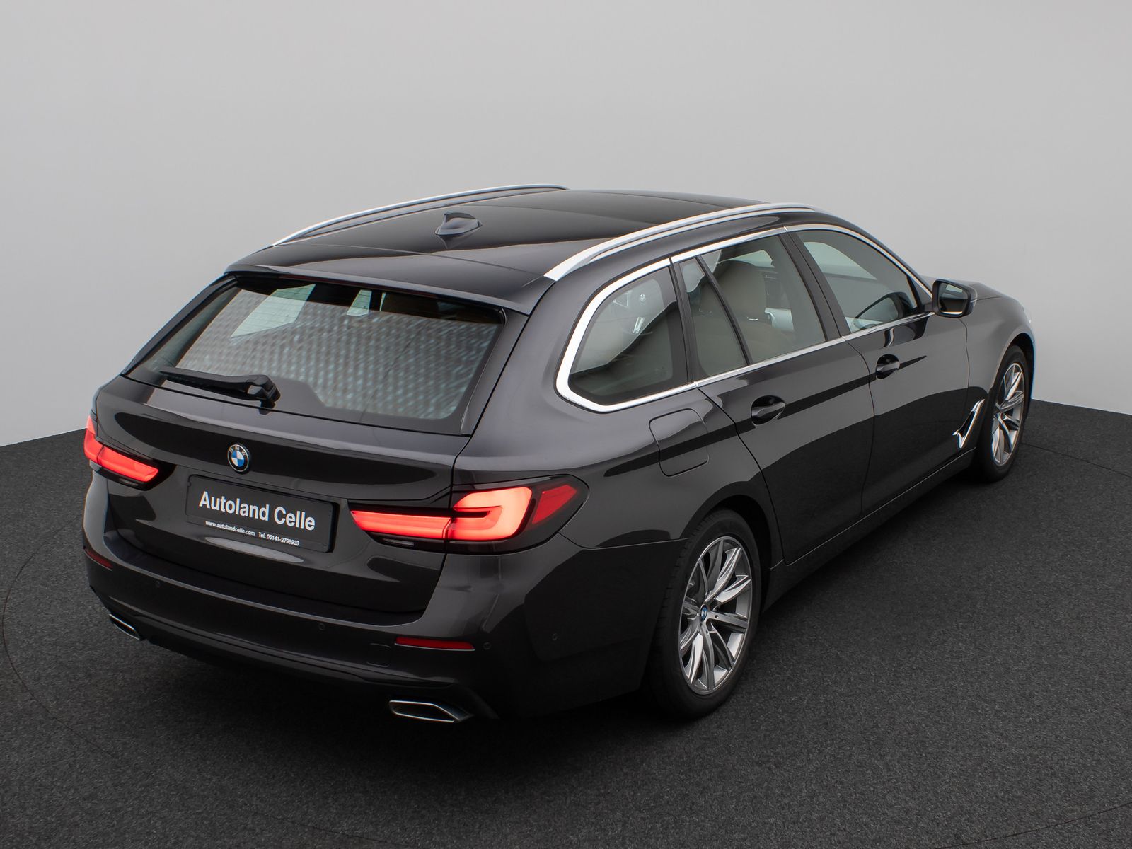 Fahrzeugabbildung BMW 520d Panorama DAB Leder AHK Alarm M Sport 18Zoll