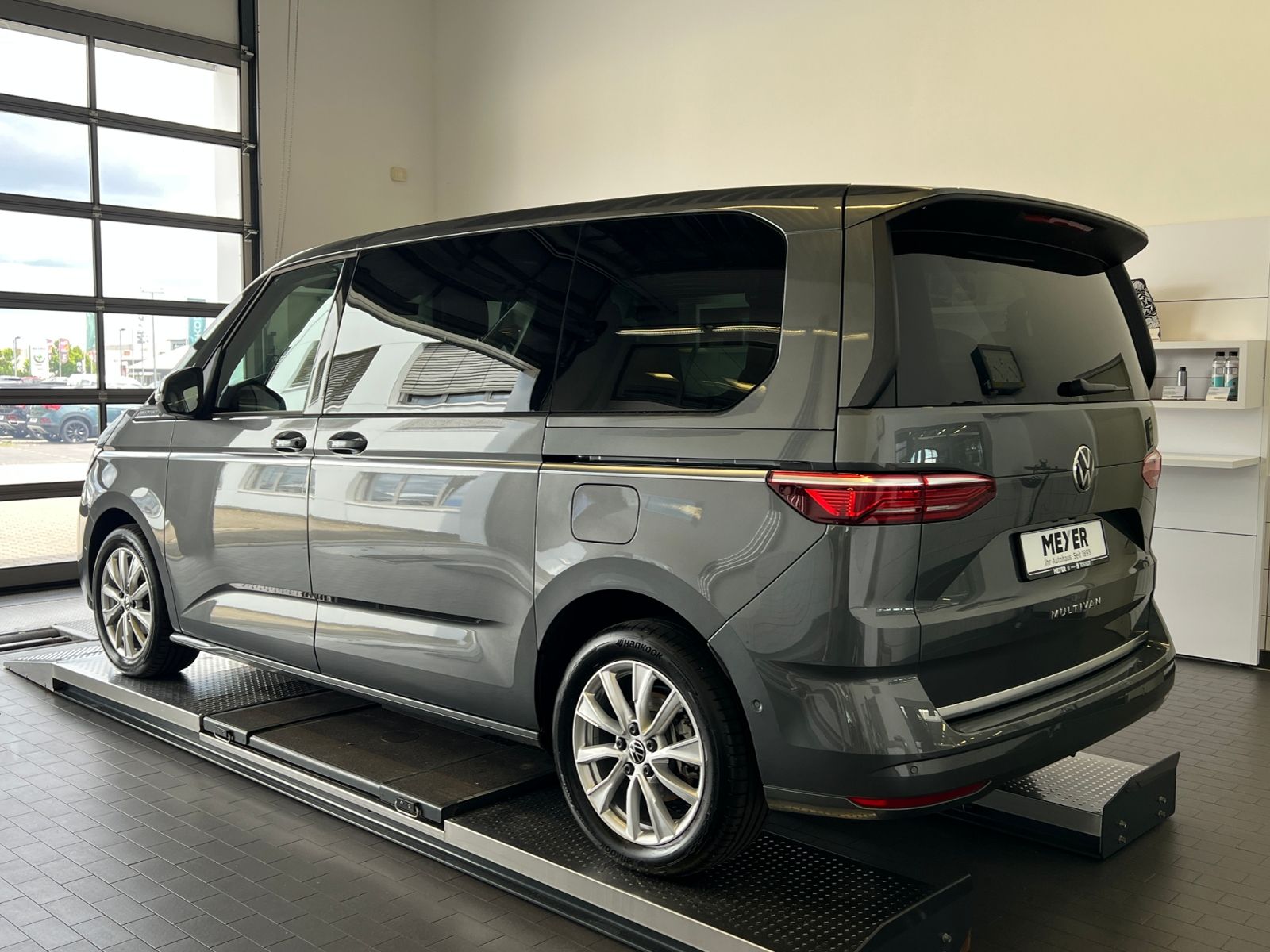 Fahrzeugabbildung Volkswagen Multivan T7 Style 2.0 TDI DSG *AHK, IQ.Light, Pa