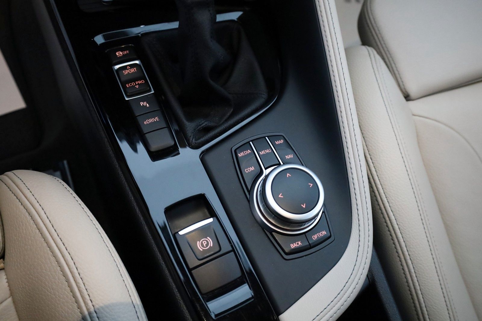 Fahrzeugabbildung BMW X1 xDrive 25e M Sport, Leder,Navi,ACC,HUD,Kamera