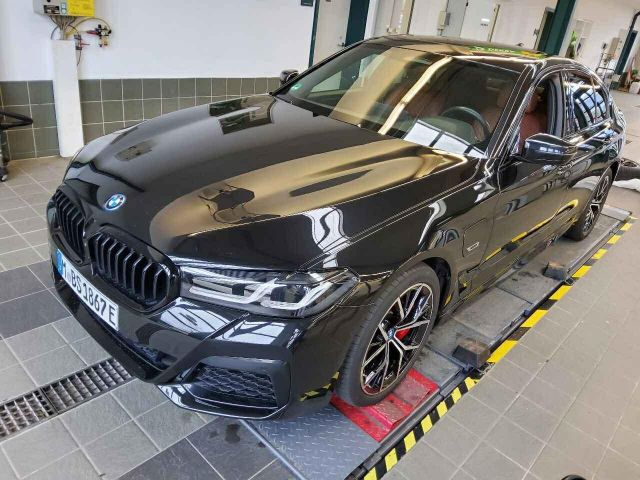 BMW 545 e xDrive M Sport/Navi/Virtual/APP/LED/1Hand