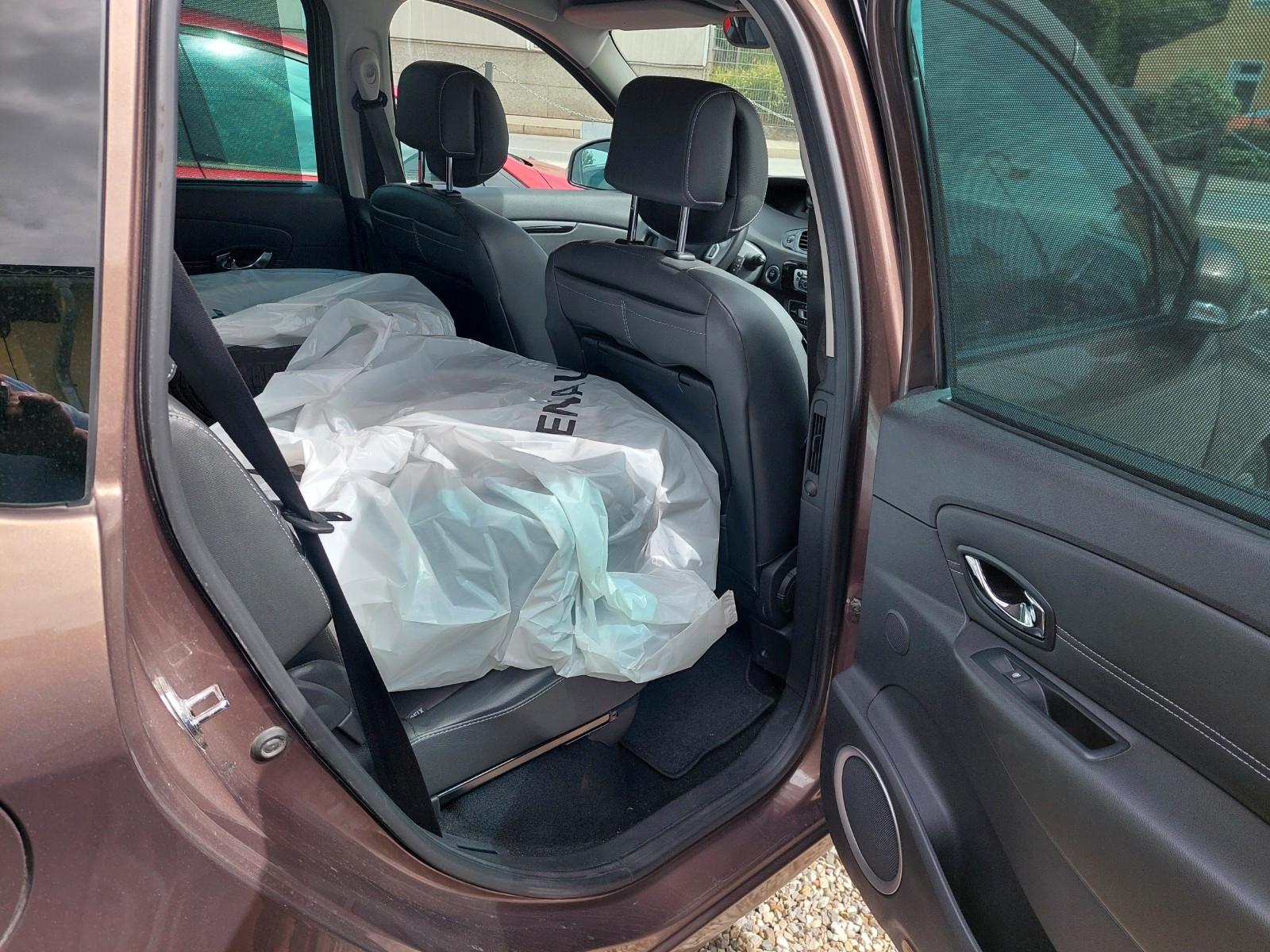 Renault Scenic 2012 — photo 18