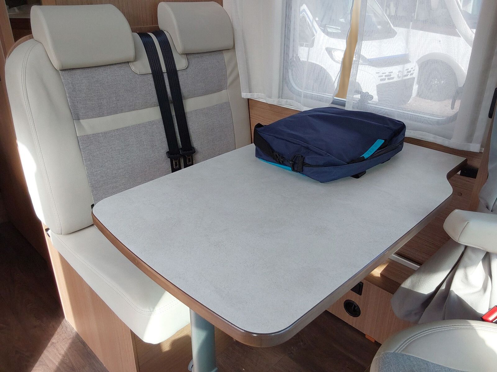 Fahrzeugabbildung Carado V 337 SAT, TV, Markise