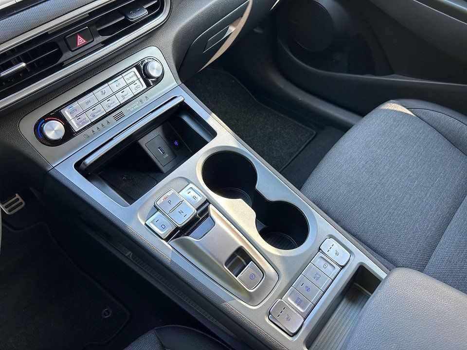 Fahrzeugabbildung Hyundai KONA EV 64kWh TREND NAV/ASSIST-P AHK 1HD HUD+LED