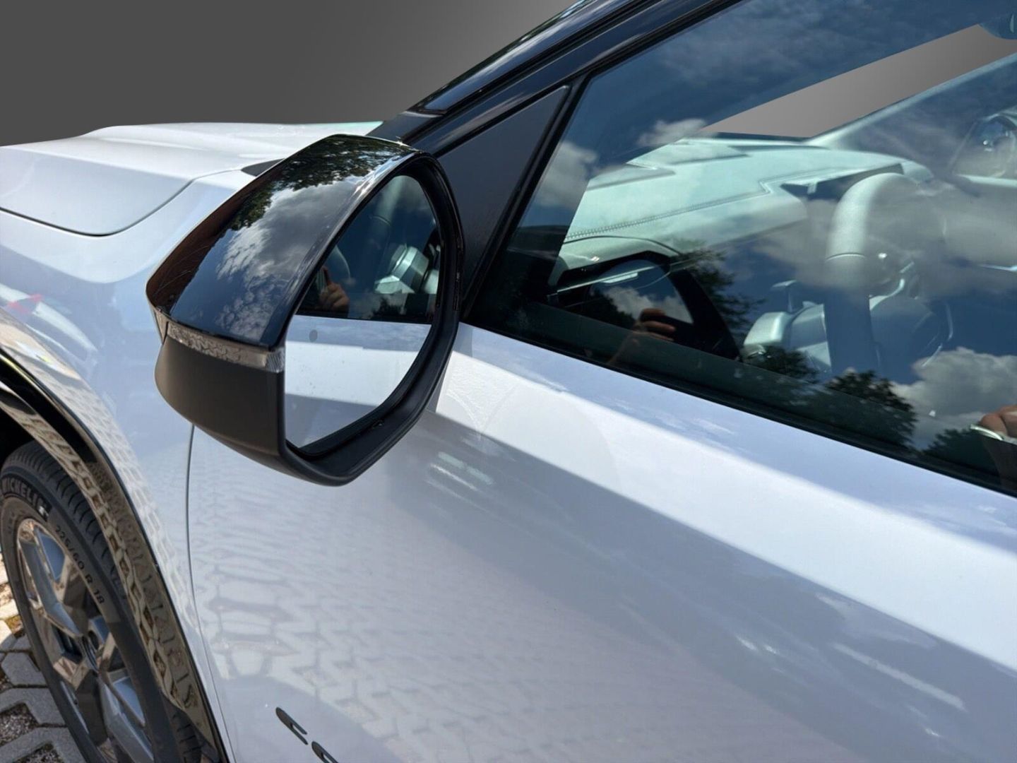 Fahrzeugabbildung Jeep Compass MY26 FIRST EDITION E-HYBRID PANO VOLL