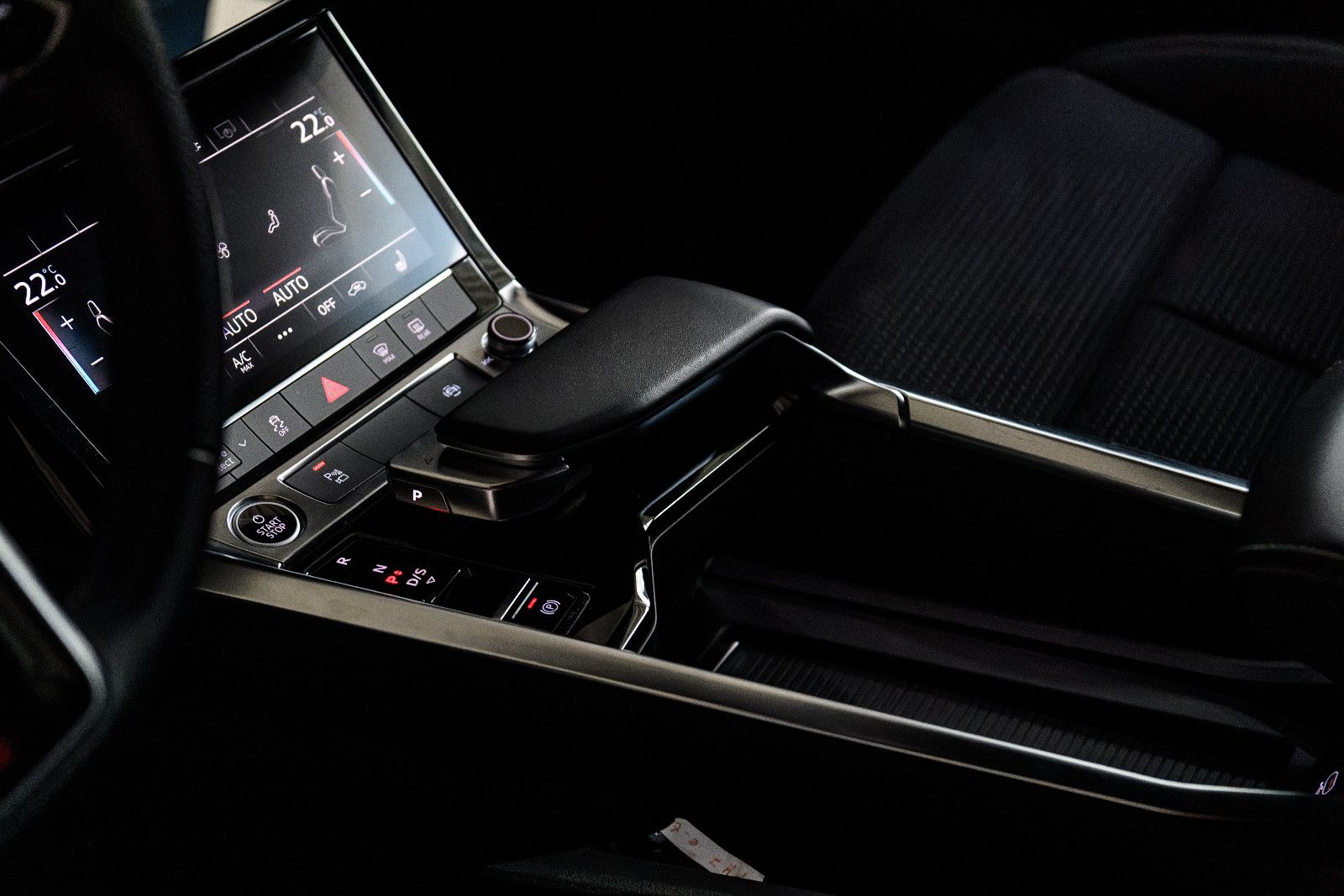 Fahrzeugabbildung Audi e-tron 55 quattro S line NAVI+LED+SZH