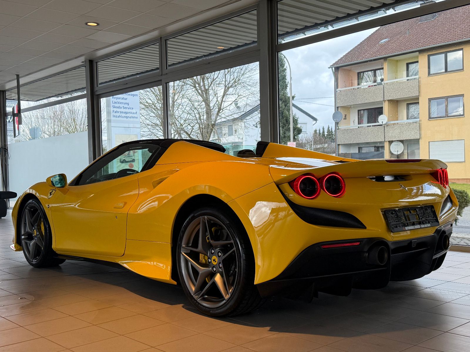 Fahrzeugabbildung Ferrari F8 Spider /LIFT/KAMERA/CARBON-LED-LENK./MEMORY