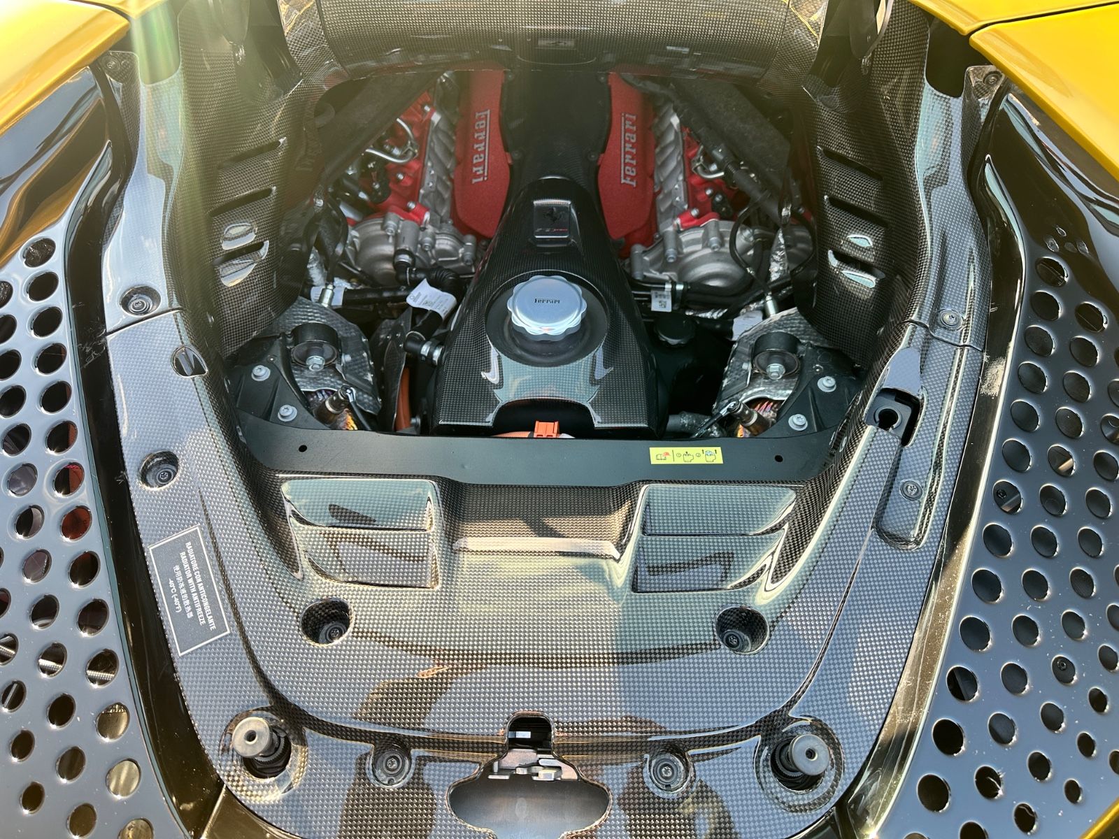 Fahrzeugabbildung Ferrari SF90 Spider*voll Carbon*Lift*Racing-Sitze*JBL*